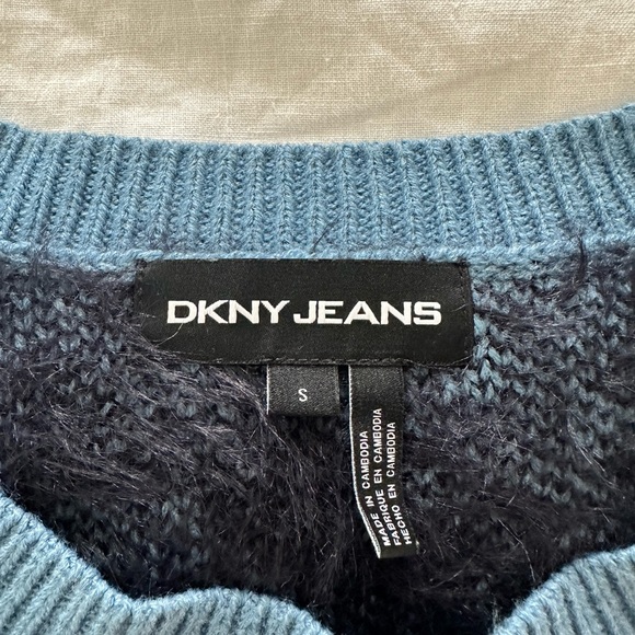 Woman’s Bloomingdale’s Sweater - Picture 2 of 3